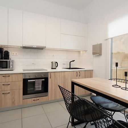 Classy Apartment In Koukaki, Walk To Metro & Acropolis เอเธนส์ ภายนอก รูปภาพ