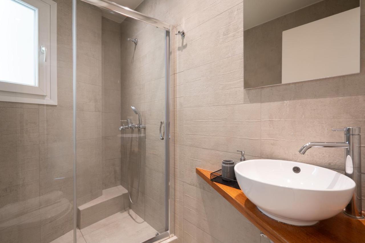 Classy Apartment In Koukaki, Walk To Metro & Acropolis เอเธนส์ ภายนอก รูปภาพ