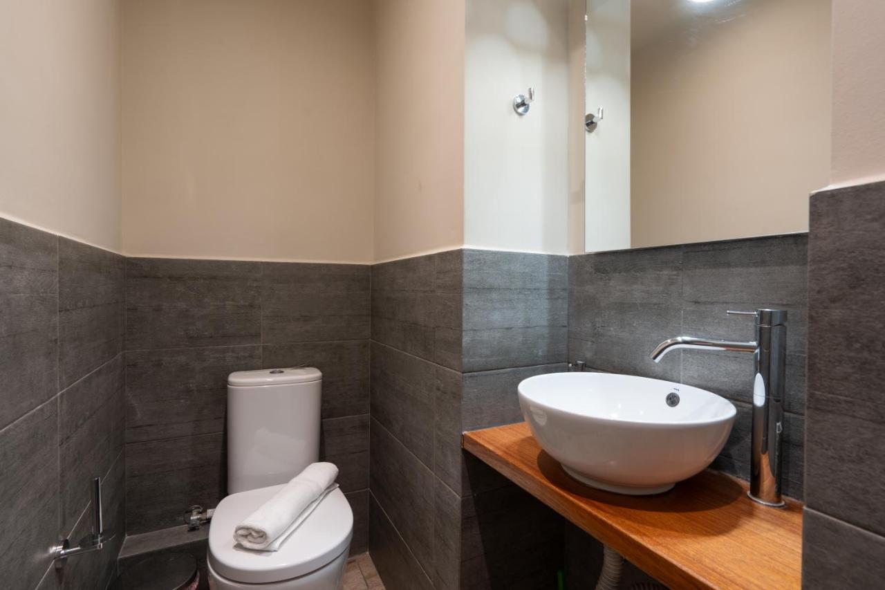 Classy Apartment In Koukaki, Walk To Metro & Acropolis เอเธนส์ ภายนอก รูปภาพ